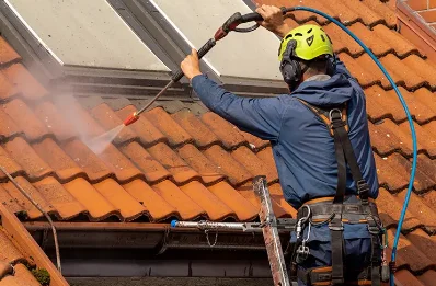 Démoussage et hydrofuge de toiture à Bénouville